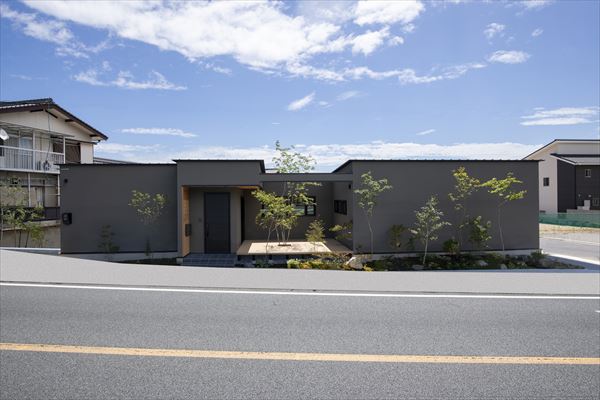 山口県岩国市の平屋のモデルハウスです。香川県のアトリエ建築家、河添甚先生が設計デザインをしました。