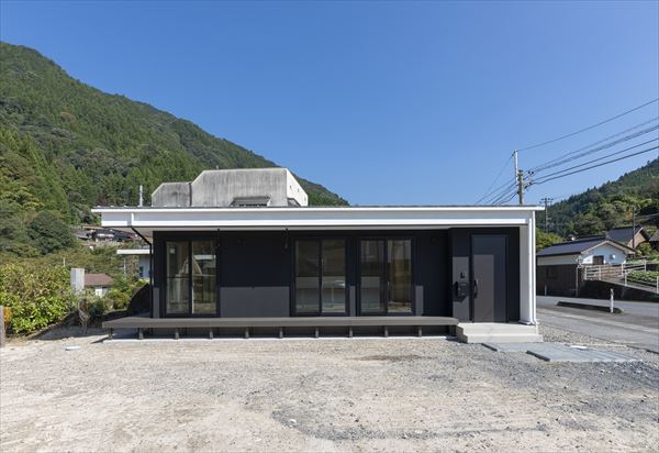 山口県岩国市の平屋の一戸建てです。香川県のアトリエ建築家、河添甚先生が設計デザインをしました。