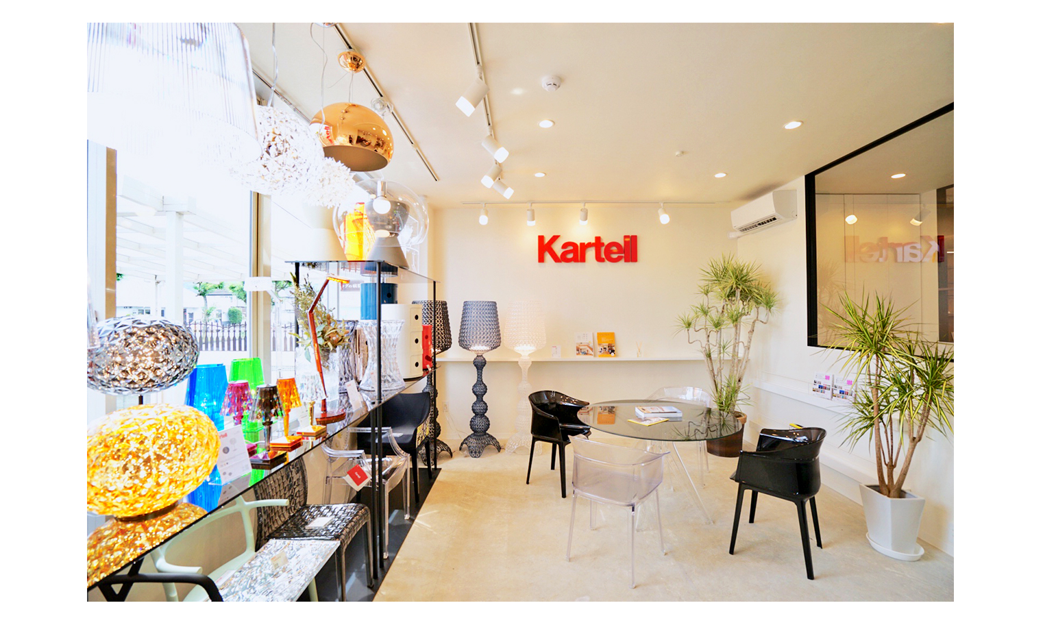 『Kartell』商品を展示販売