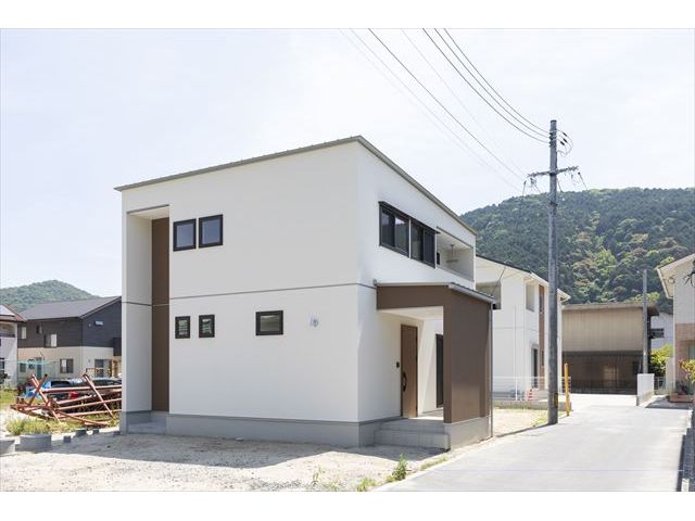 山口県 岩国市　新築注文住宅『すくすく育つ光が差し込む吹き抜けのある家』