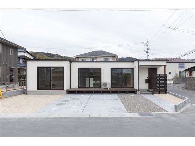 山口県 下松市　新築注文住宅『大開口とウッドデッキの平屋の家』