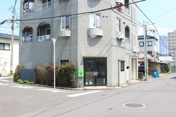 アールプラスハウス岩国の店舗外観です。